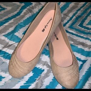 American Eagle by Payless flats